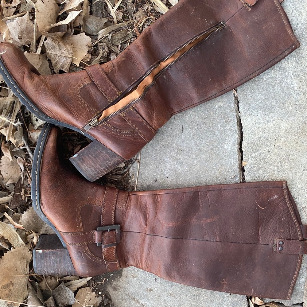 Born leather boots